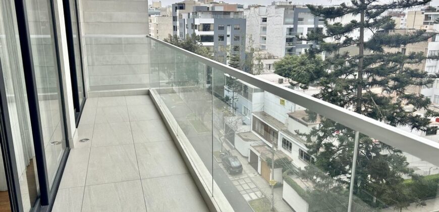 Se vende moderno Penthpuse frente a parque con terraza en Lord Cochrane